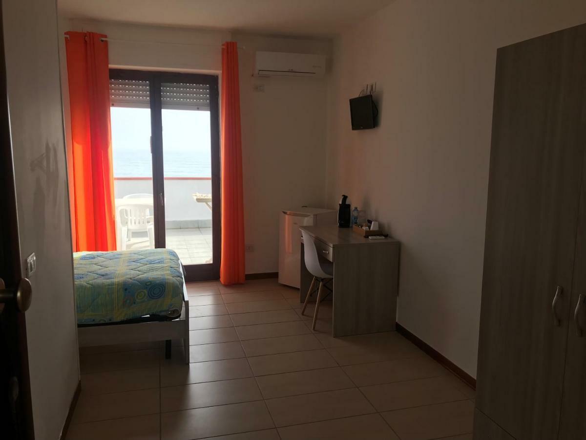 Cicasub Hotell Crotone Eksteriør bilde
